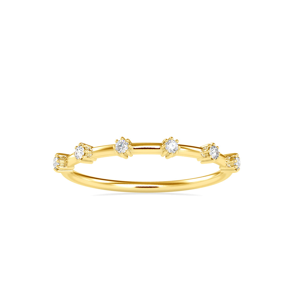 round cut prong diamond ring in yellow gold