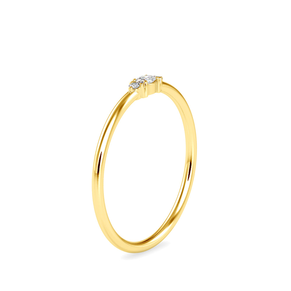 oval three stone diamond ring in yellow gold